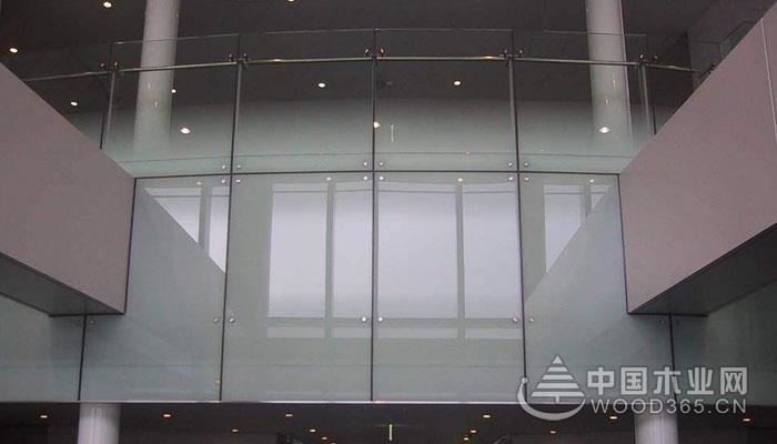 建筑玻璃膜和汽车贴膜的区别(图1) 建筑玻璃膜和汽车贴膜的区别